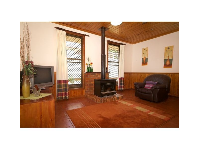 15 Beer Court, Kearneys Spring QLD 4350