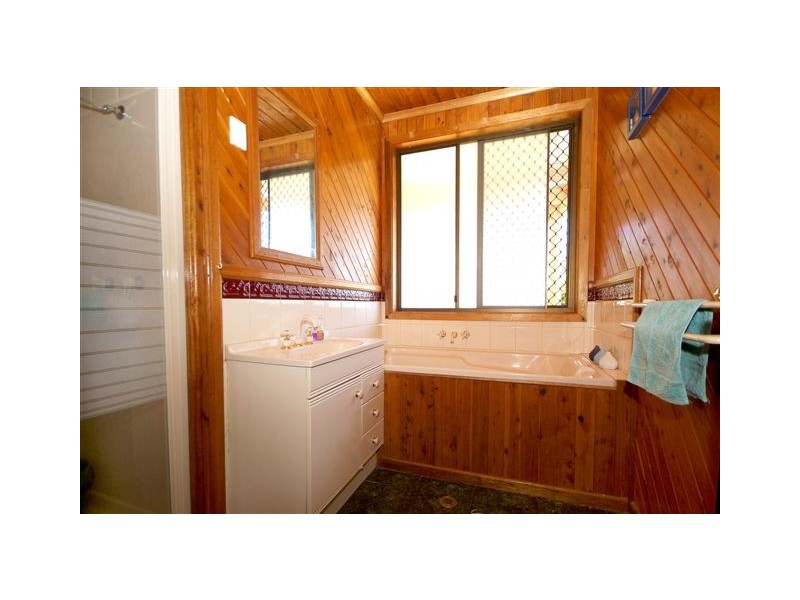 15 Beer Court, Kearneys Spring QLD 4350