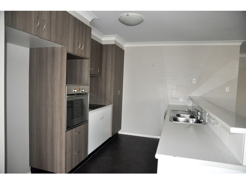 6 Kurrawa Cresent, Glenvale QLD 4350