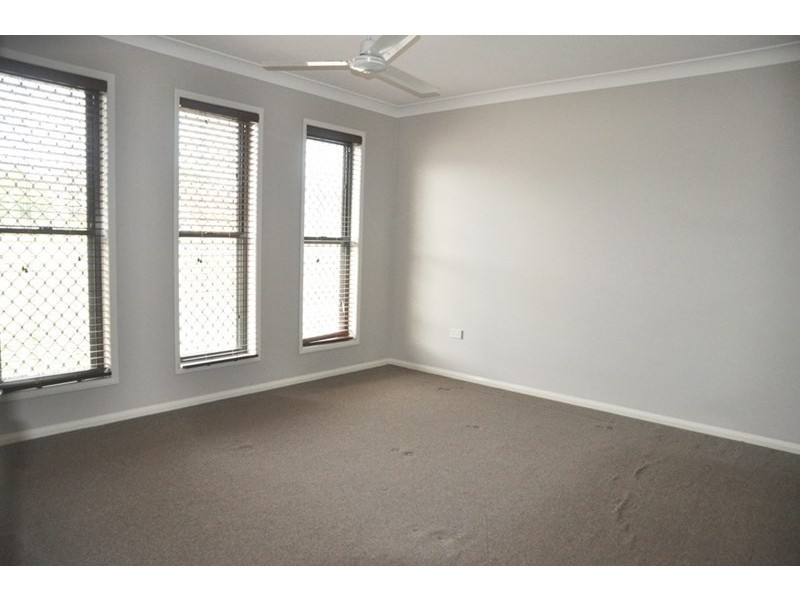 6 Kurrawa Cresent, Glenvale QLD 4350