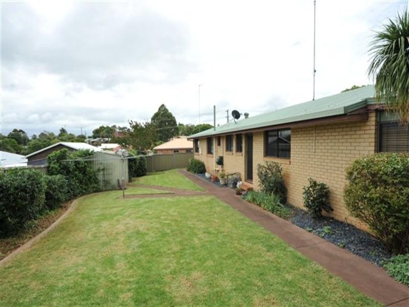 40 Hinkler Crescent, Wilsonton QLD 4350