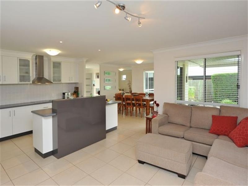 20 Shelton Crescent, Kearneys Spring QLD 4350