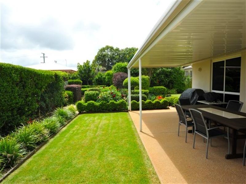 20 Shelton Crescent, Kearneys Spring QLD 4350