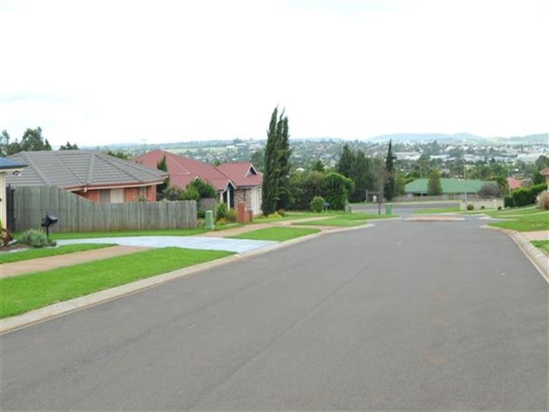 19 Macrossan Street, Cranley QLD 4350