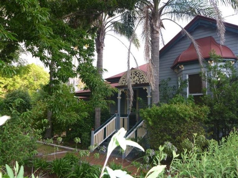 204 Campbell Street, Newtown QLD 4350