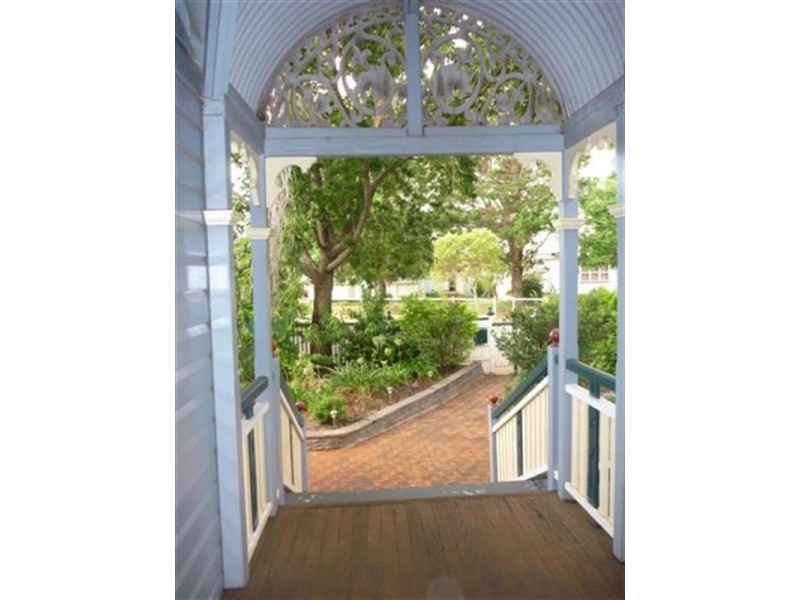 204 Campbell Street, Newtown QLD 4350