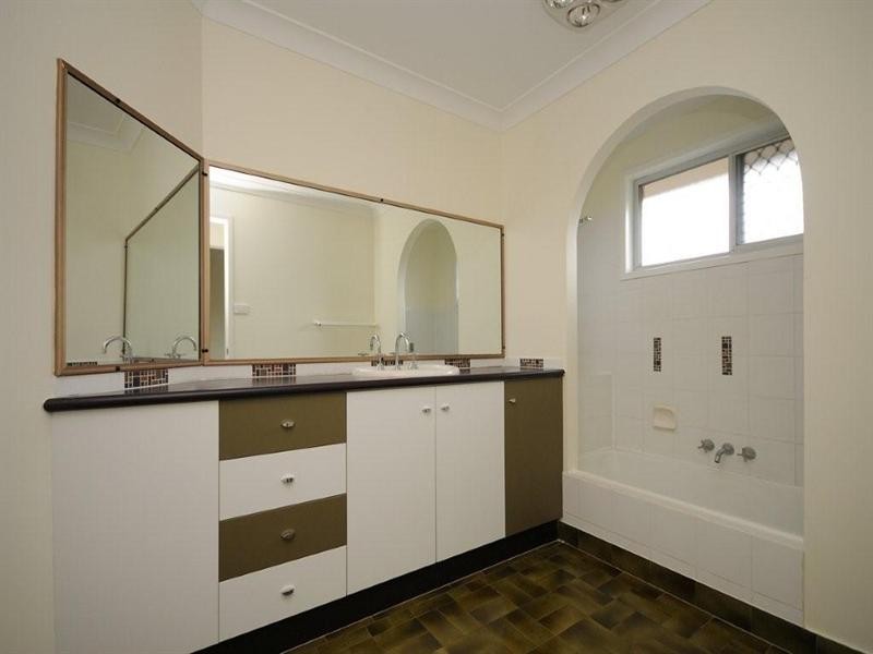 15 Lucinda Street, Rangeville QLD 4350