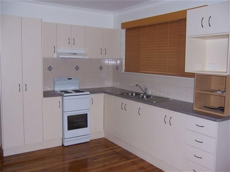 21 Loch Street, Centenary Heights QLD 4350