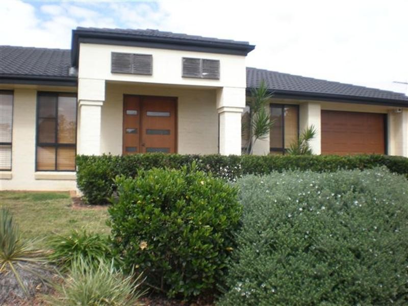 8B Willowburn Drive, Wilsonton Heights QLD 4350