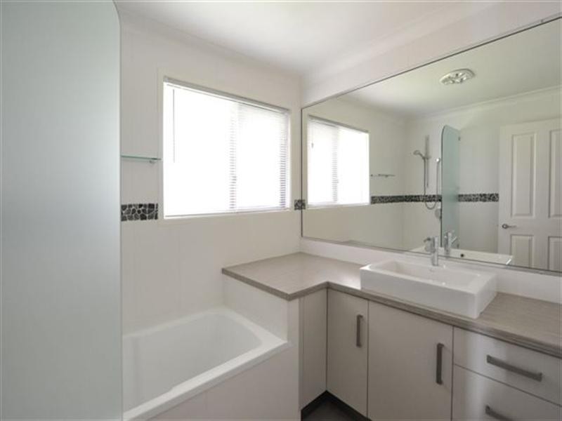 10 Zoe Court, Centenary Heights QLD 4350
