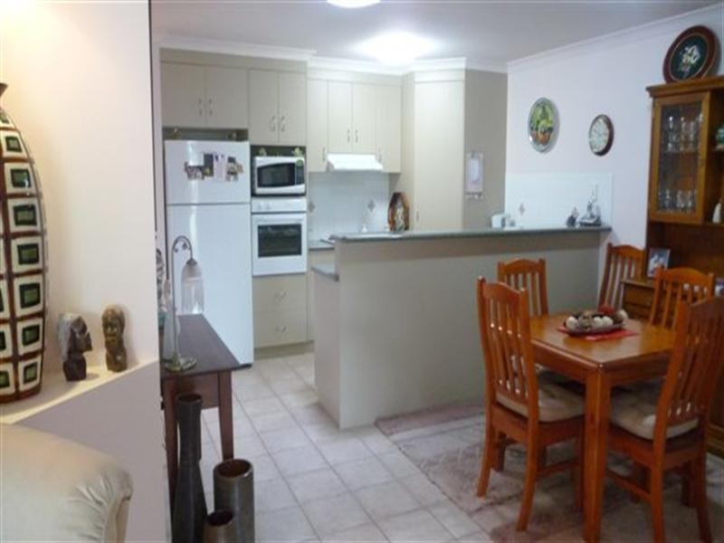 Unit 2, 11 Horrocks Crescent, Kearneys Spring QLD 4350
