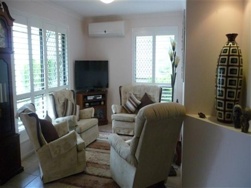 Unit 2, 11 Horrocks Crescent, Kearneys Spring QLD 4350