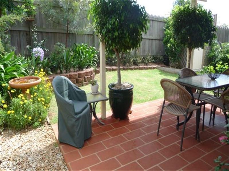 Unit 2, 11 Horrocks Crescent, Kearneys Spring QLD 4350