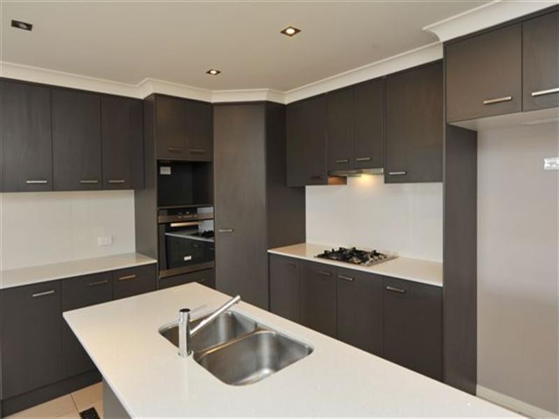 Unit 2, 208 Stenner Street, Middle Ridge QLD 4350