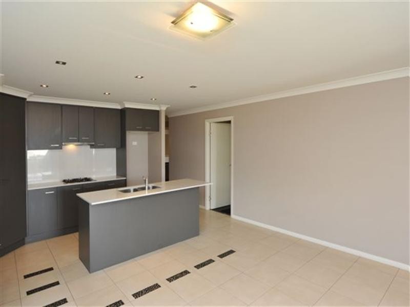 Unit 2, 208 Stenner Street, Middle Ridge QLD 4350