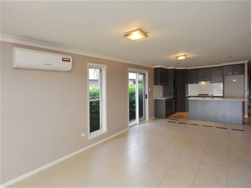 Unit 2, 208 Stenner Street, Middle Ridge QLD 4350