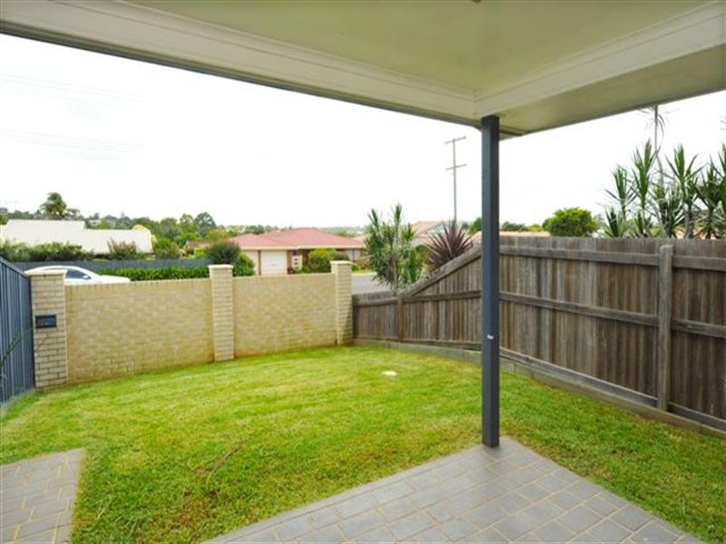 Unit 2, 208 Stenner Street, Middle Ridge QLD 4350