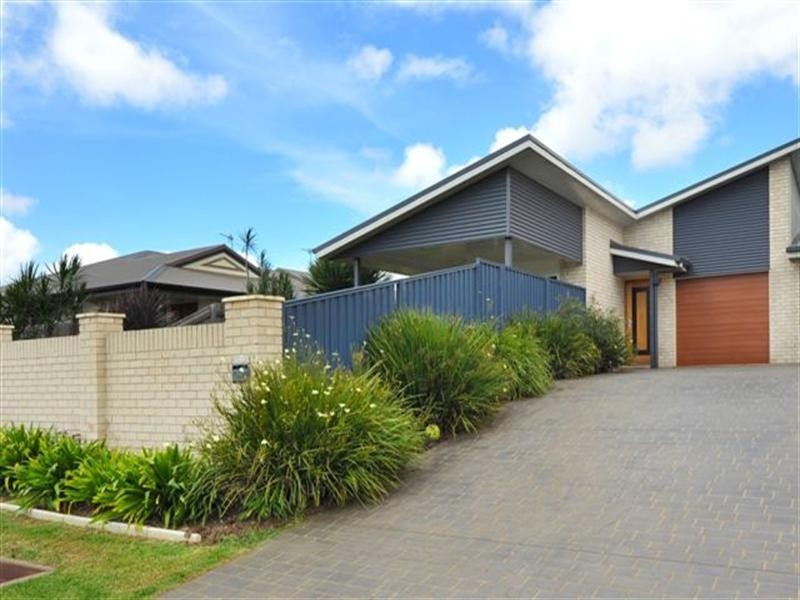 Unit 2, 208 Stenner Street, Middle Ridge QLD 4350