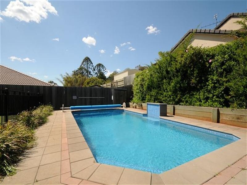 2 Howard Street, Middle Ridge QLD 4350