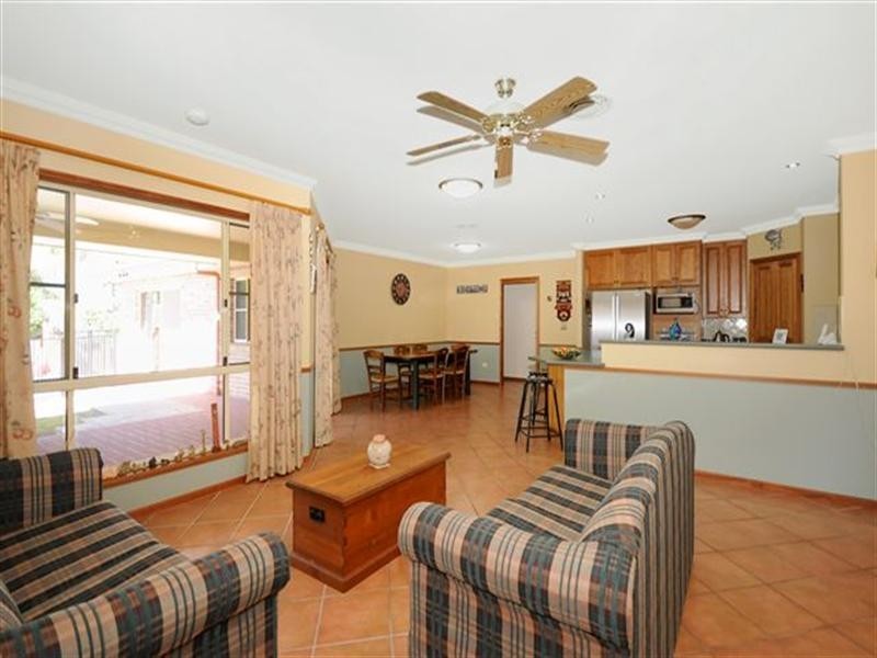 2 Howard Street, Middle Ridge QLD 4350