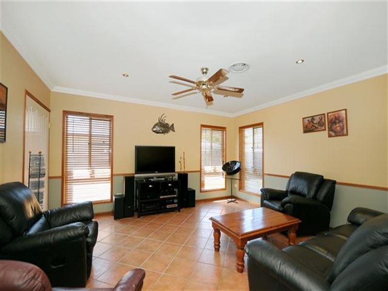 2 Howard Street, Middle Ridge QLD 4350