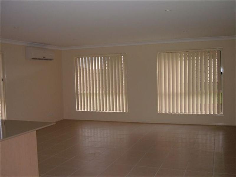 8 Kestrel Drive, Highfields QLD 4352