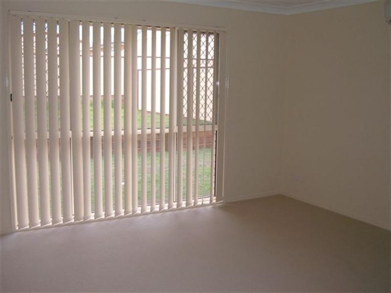 8 Kestrel Drive, Highfields QLD 4352