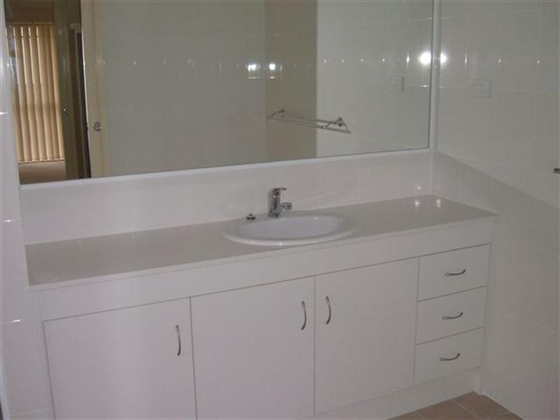 8 Kestrel Drive, Highfields QLD 4352