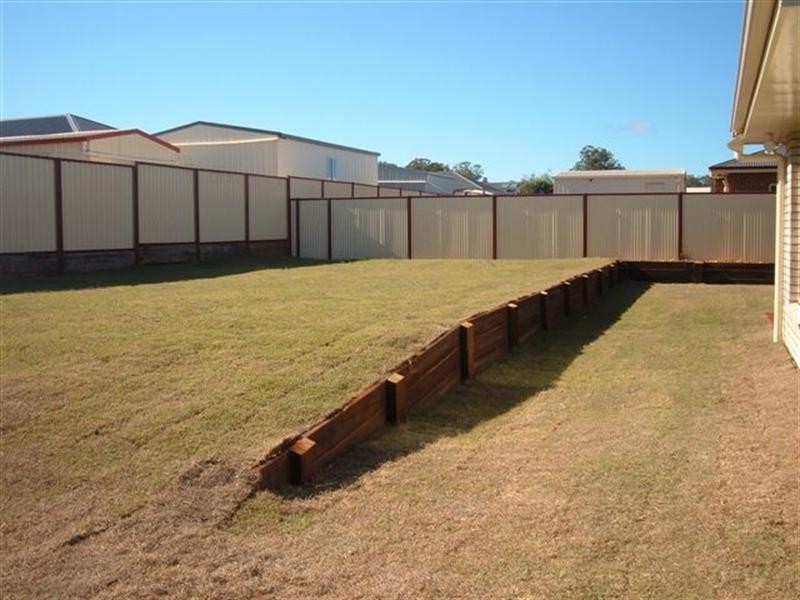 8 Kestrel Drive, Highfields QLD 4352