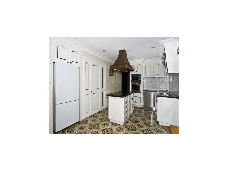 8 Gascony Street, Harristown QLD 4350