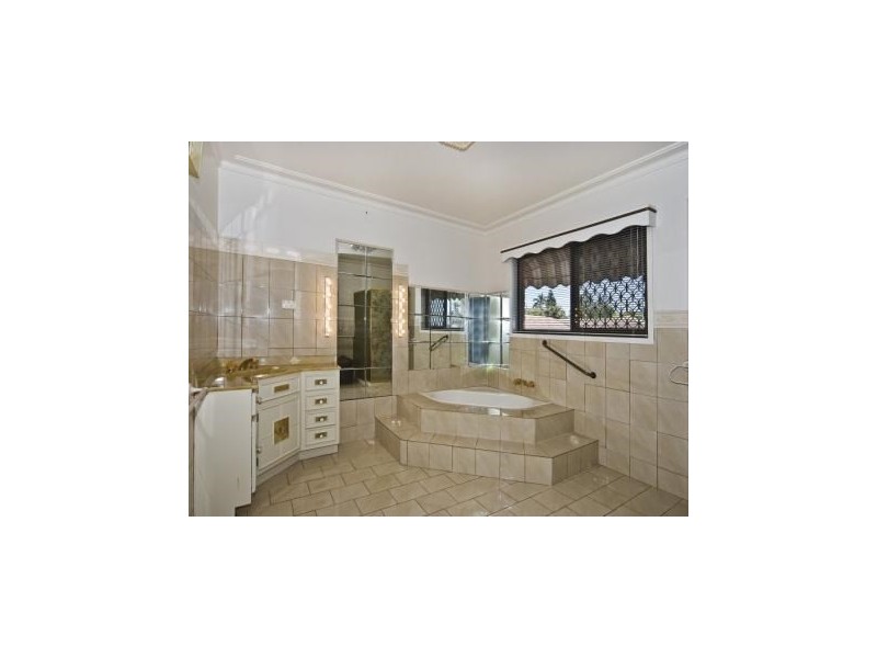 8 Gascony Street, Harristown QLD 4350