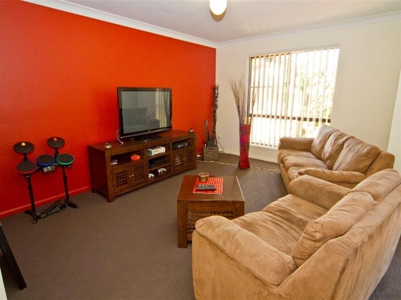 2 Menzies Street, Middle Ridge QLD 4350