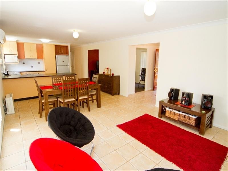 2 Menzies Street, Middle Ridge QLD 4350