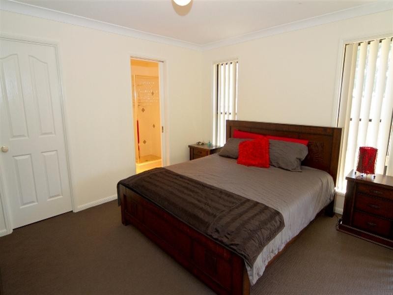 2 Menzies Street, Middle Ridge QLD 4350