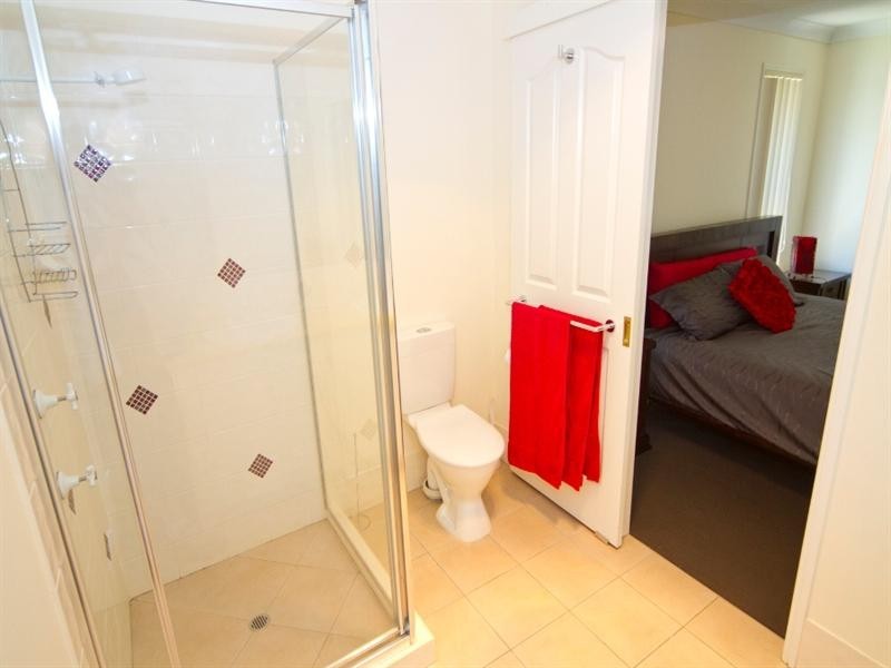 2 Menzies Street, Middle Ridge QLD 4350