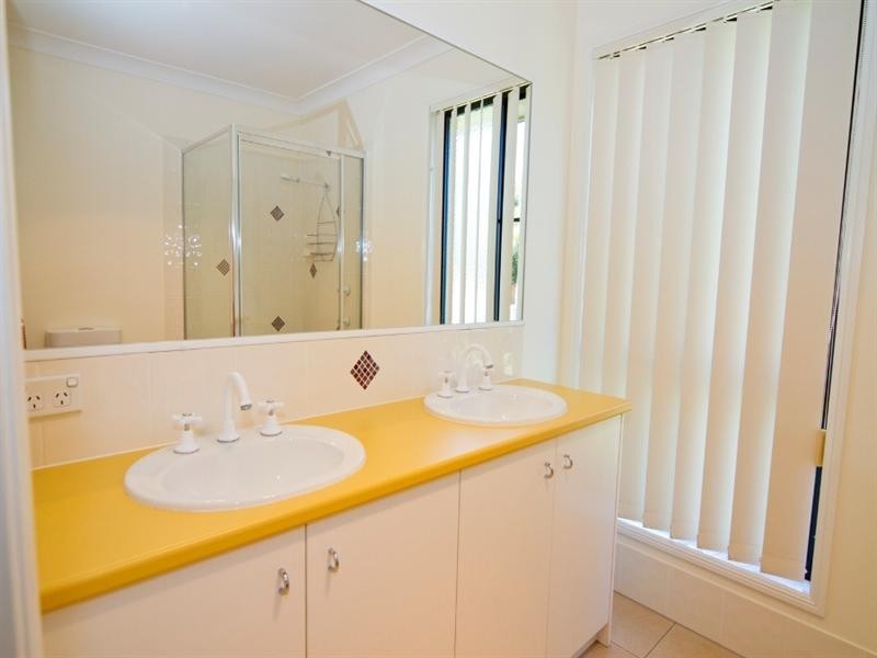 2 Menzies Street, Middle Ridge QLD 4350