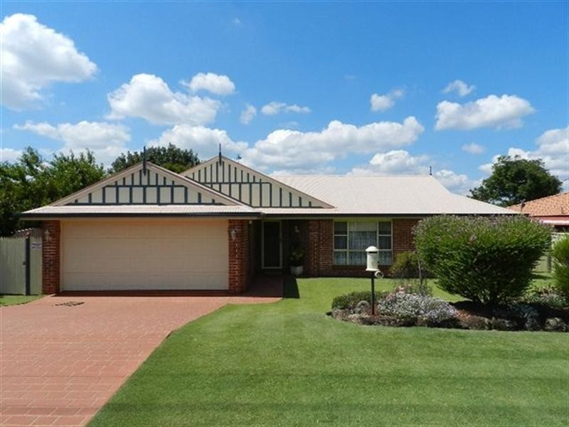 11 Pillar Street, Middle Ridge QLD 4350