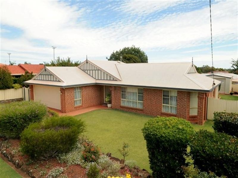11 Pillar Street, Middle Ridge QLD 4350