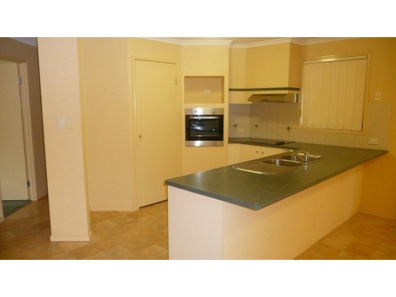 2 Jake Court, Middle Ridge QLD 4350