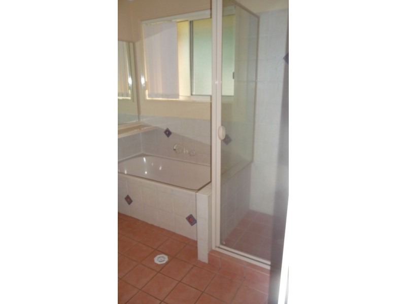 2 Jake Court, Middle Ridge QLD 4350