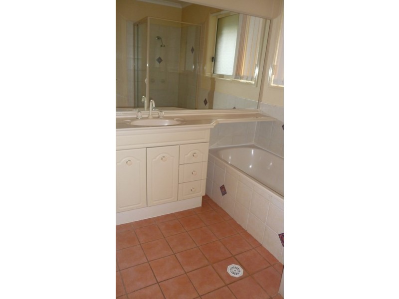 2 Jake Court, Middle Ridge QLD 4350