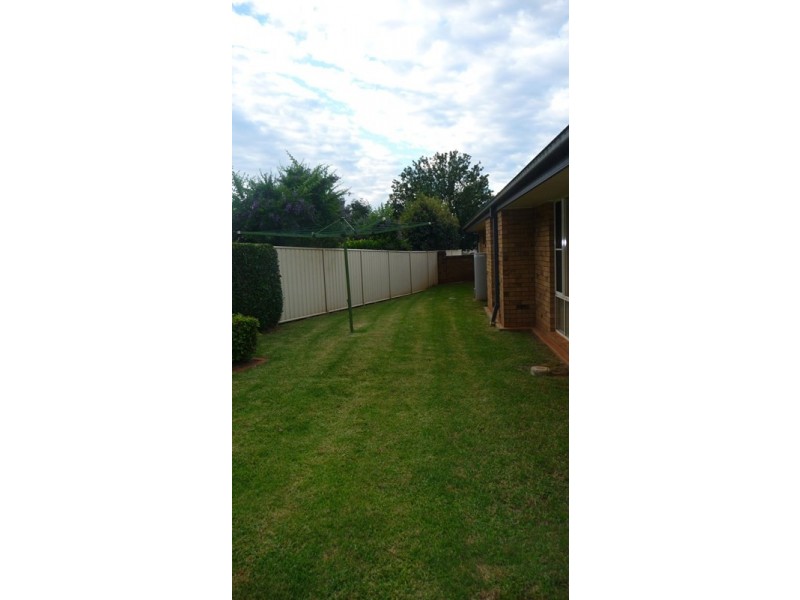 2 Jake Court, Middle Ridge QLD 4350