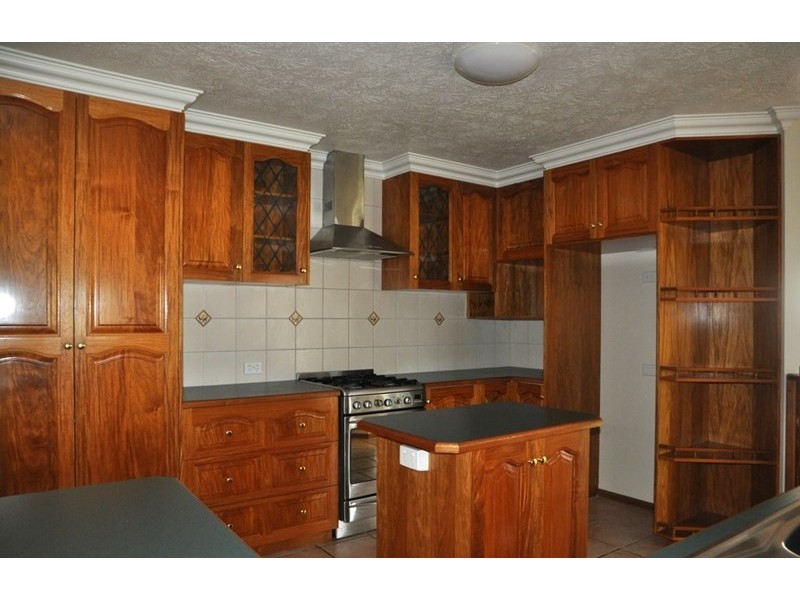 142 Spring Street, Middle Ridge QLD 4350