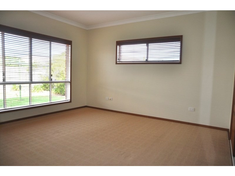 142 Spring Street, Middle Ridge QLD 4350