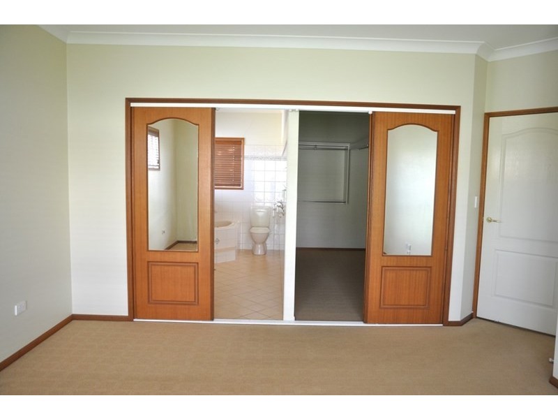 142 Spring Street, Middle Ridge QLD 4350