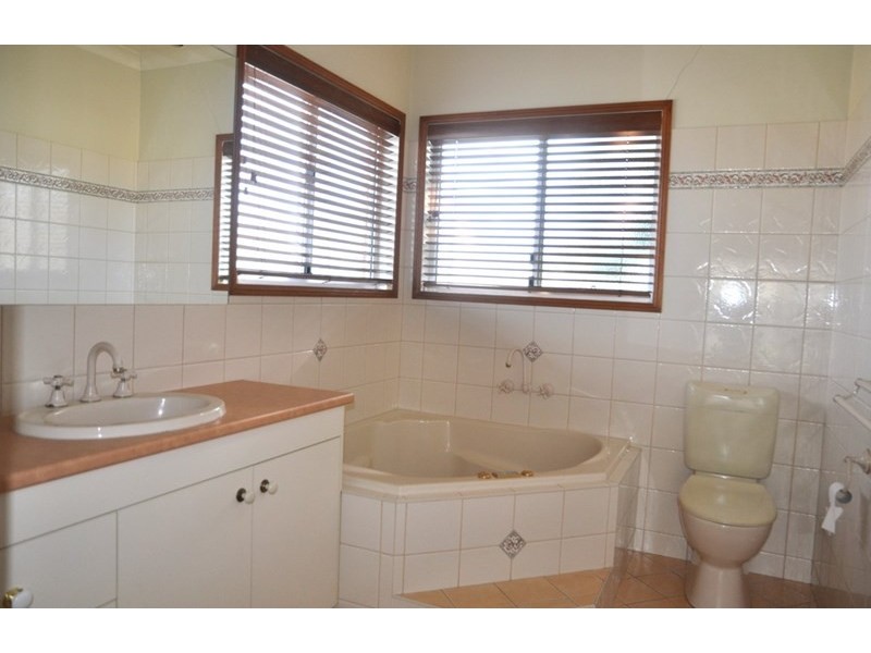 142 Spring Street, Middle Ridge QLD 4350