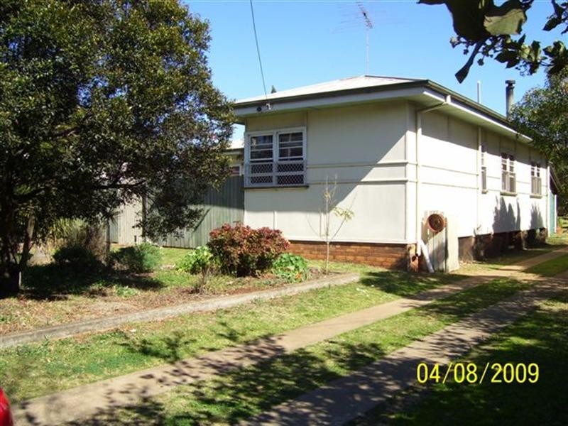 385 Tor Street, Wilsonton QLD 4350