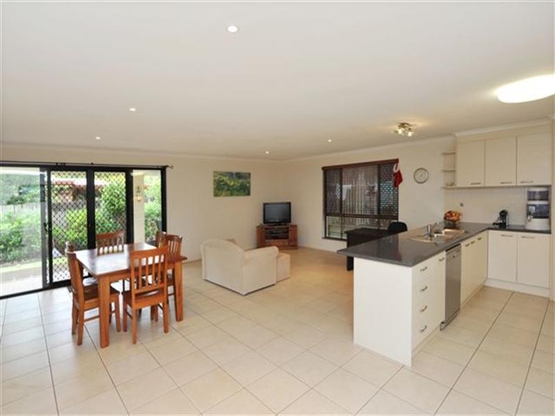 13 Hinchliffe Drive, Kearneys Spring QLD 4350