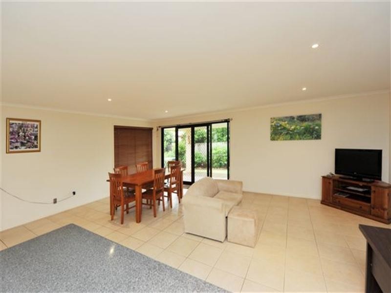 13 Hinchliffe Drive, Kearneys Spring QLD 4350