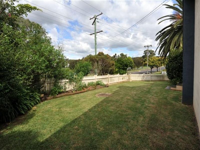 275 Mackenzie Street, Centenary Heights QLD 4350